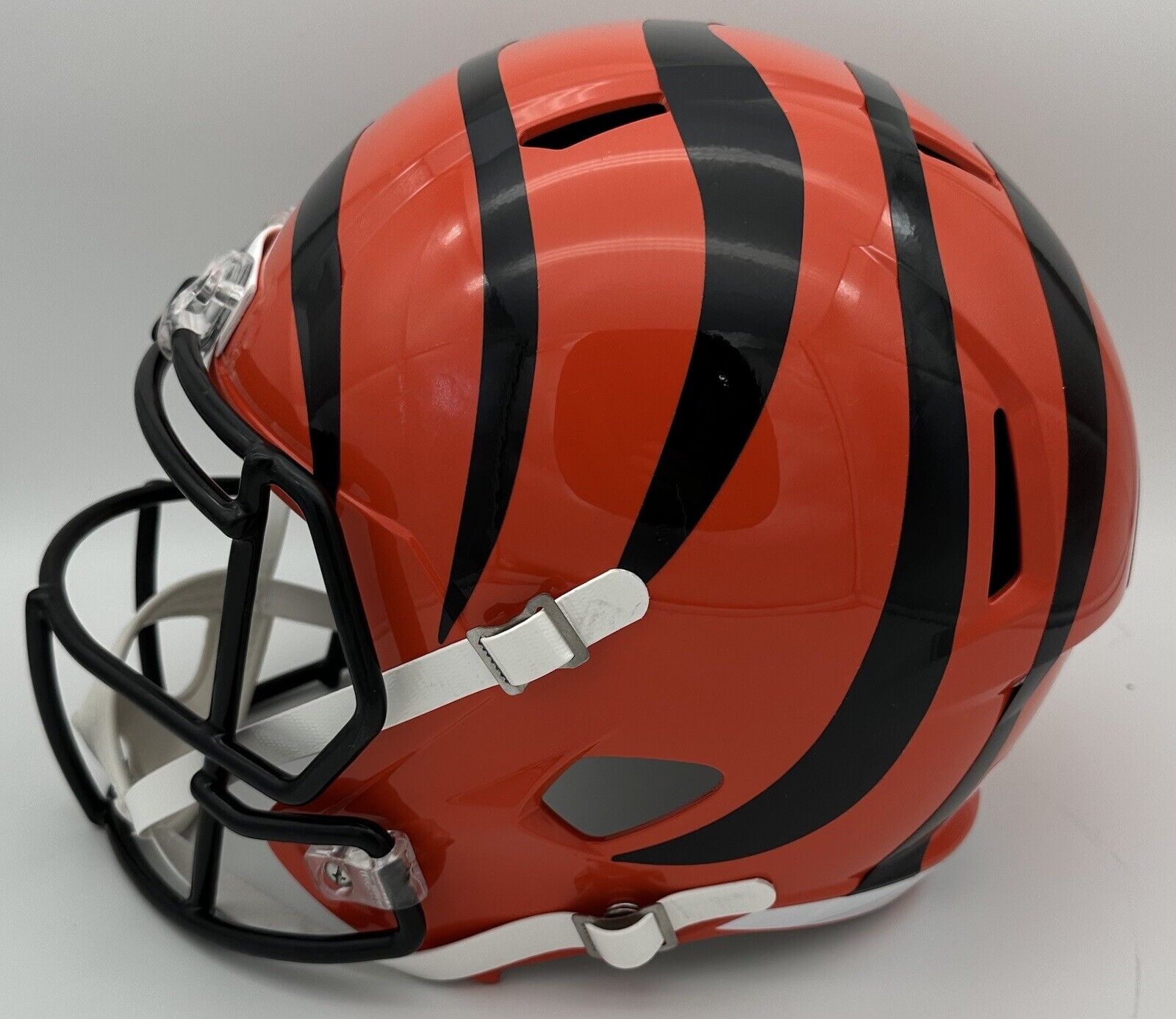 Joe Burrow Cincinnati Bengals Signed Riddell Speed Replica Helmet Fana –  Diamond Legends Online