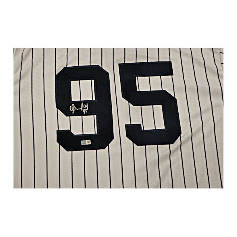 NY Yankees Rookie Oswaldo Cabrera Autograph Signing - Destiny USA