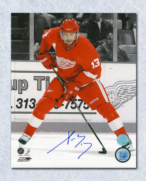 Pavel Datsyuk Detroit Red Wings Autographed Spotlight 8x10 Photo Image 1