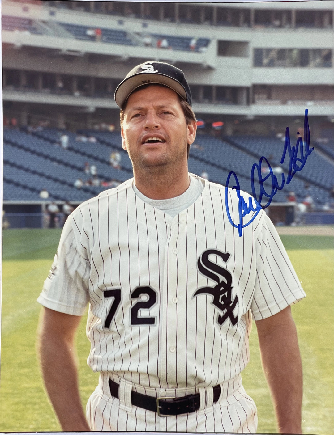 Carlton Fisk Autographed 8x10 Baseball Photo (Beckett) Image 1