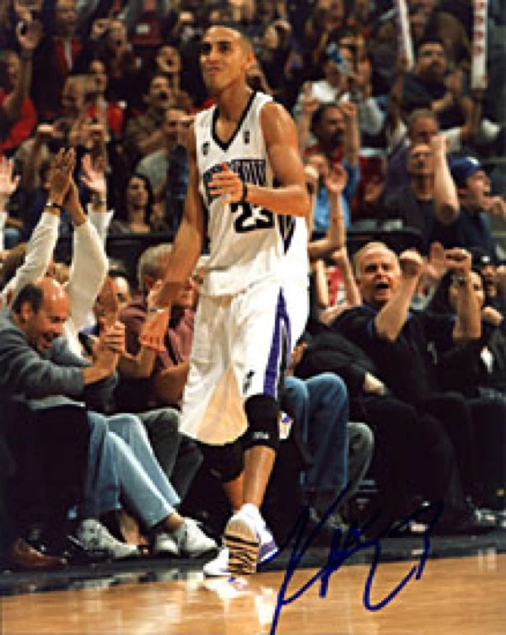 Derrick Martin Autographed / Signed Sacramento Kings 8x10 Photo Image 1