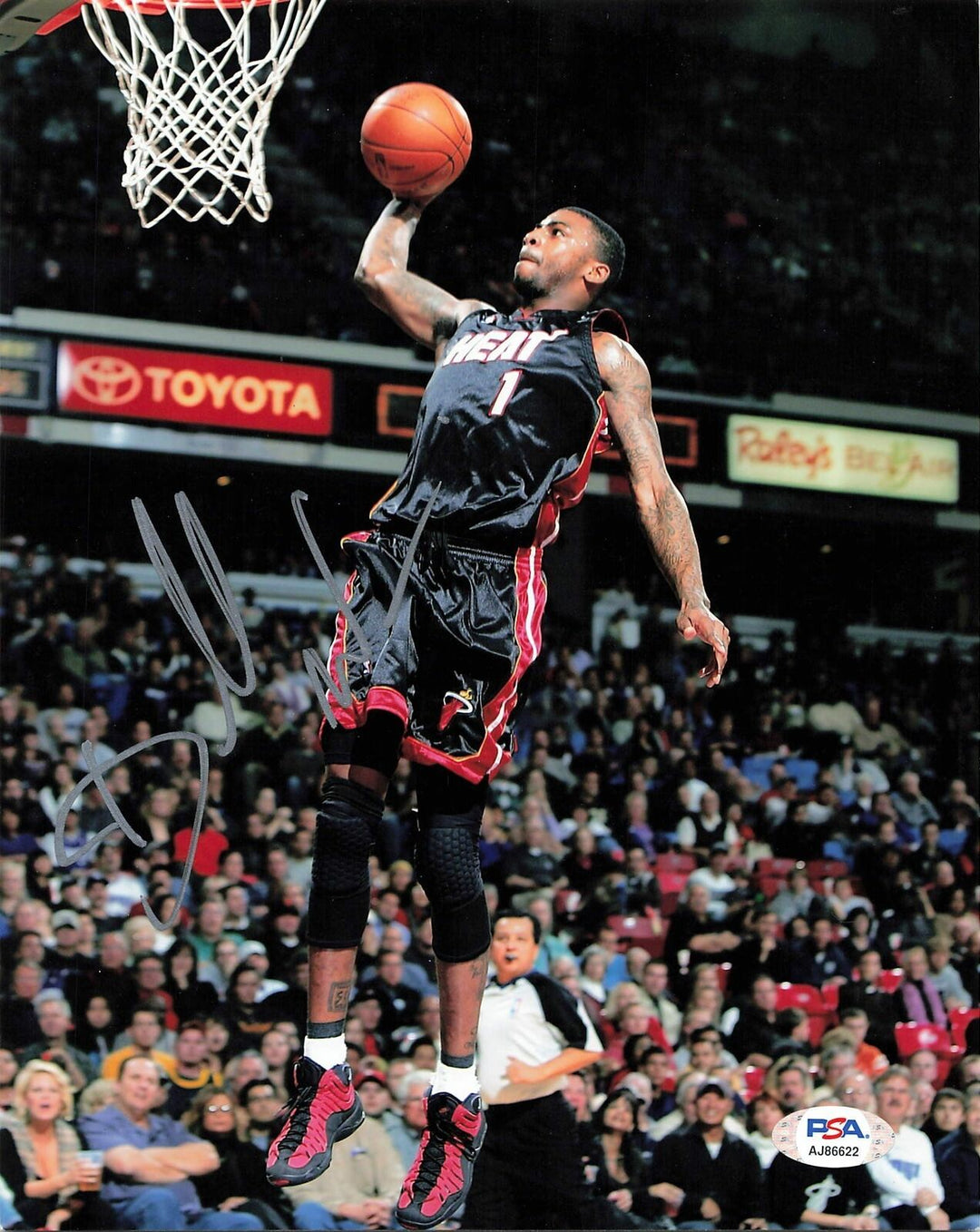 DORELL WRIGHT signed 8x10 photo PSA/DNA Miami Heat Autographed Image 1