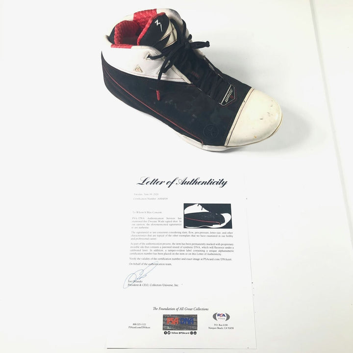 Dwyane Wade Player Exclusive Signed Shoes PSA/DNA LOA Miami Heat PE Image 2