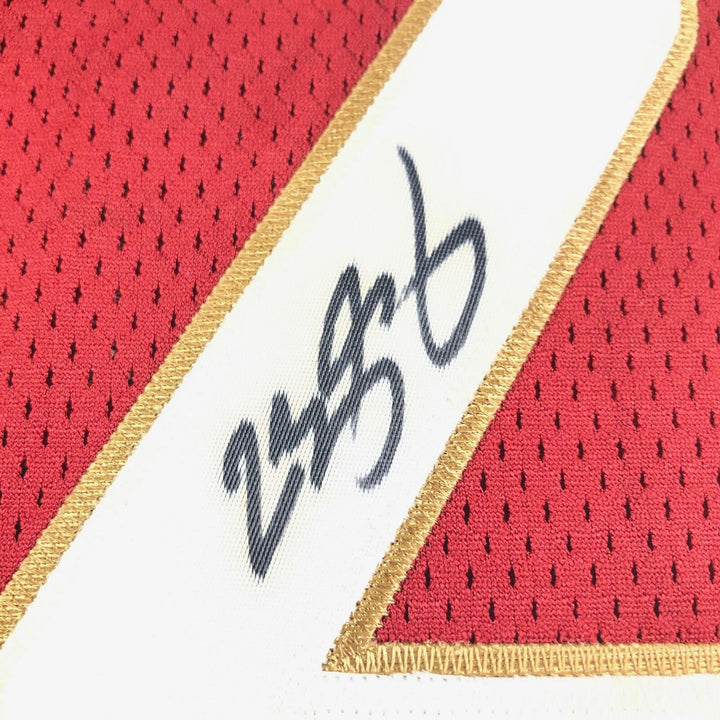LeBron James Signed Jersey Upper Deck PSA/DNA Auto Grade 9 Cavaliers Autographed Image 3