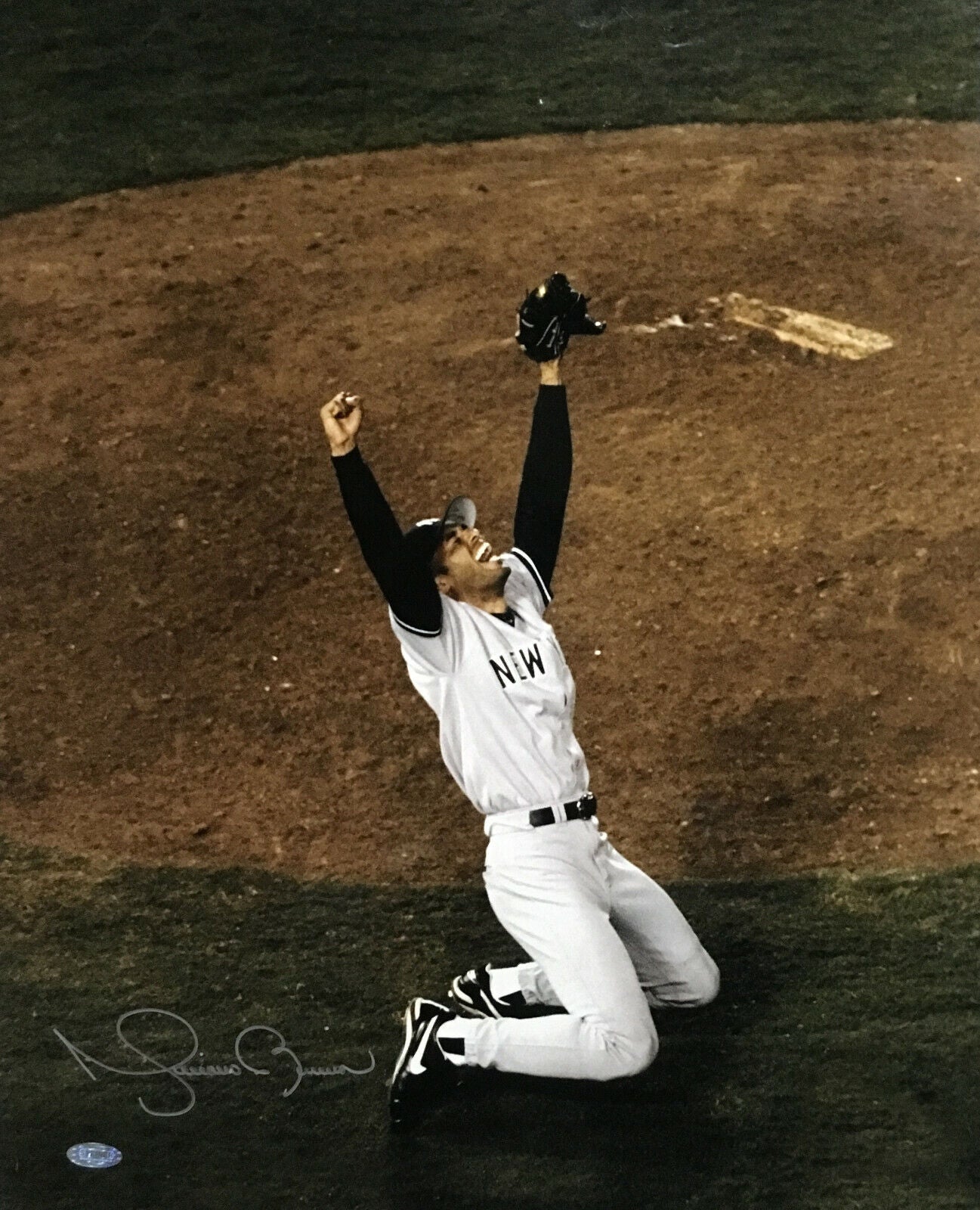 Mariano Rivera Signed 16x20 New York Yankees Pitching Photo