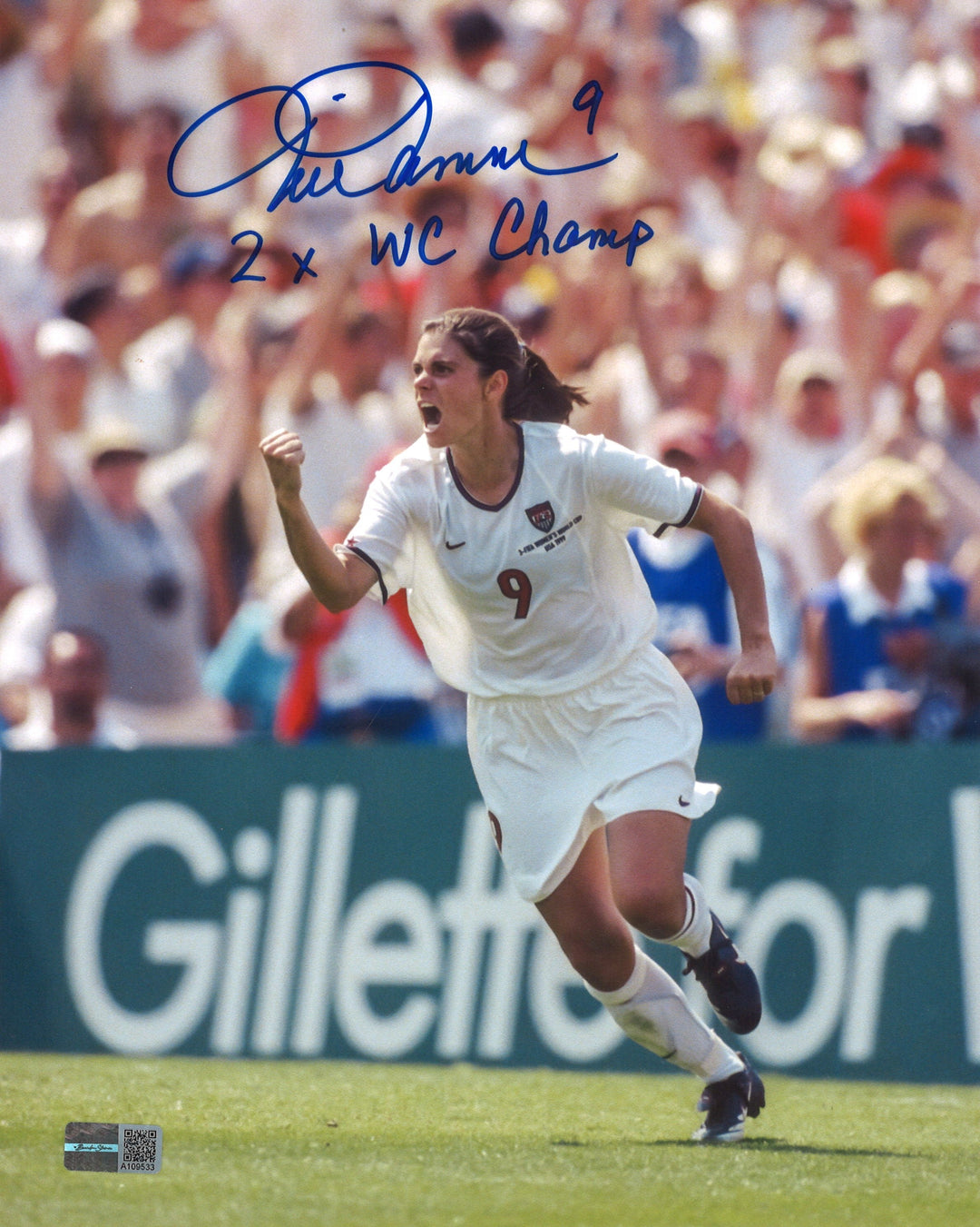 Mia Hamm USWNT Autographed and Inscr. "2x WC Champ" 1999 World Cup Pump Fist 8x10 Photo (CX Auth)