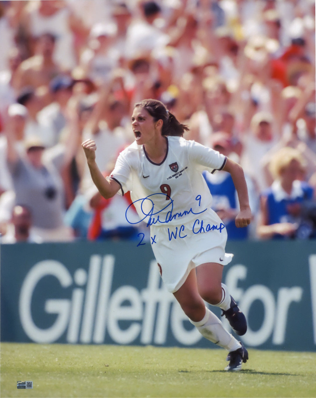 Mia Hamm USWNT Autographed and Inscr. "2x WC Champ" 1999 World Cup Pump Fist 16x20 Photo (CX Auth)