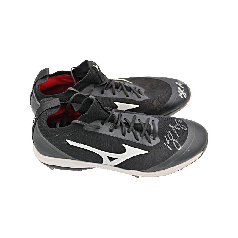 Kyle Seager Seattle Mariners Game Used Autographed Black/Red inside Mizuno Cleats (Right Shoe Auto on Mesh) (Size 11.5)