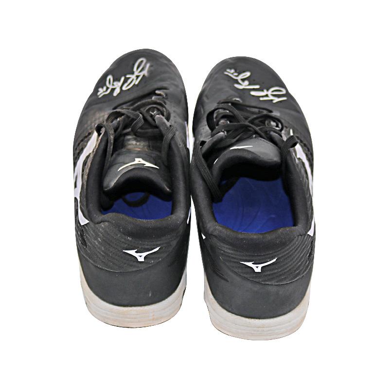 Kyle Seager Seattle Mariners Game Used Autographed Black/White logo Mizuno Cleats (Size 11.5)