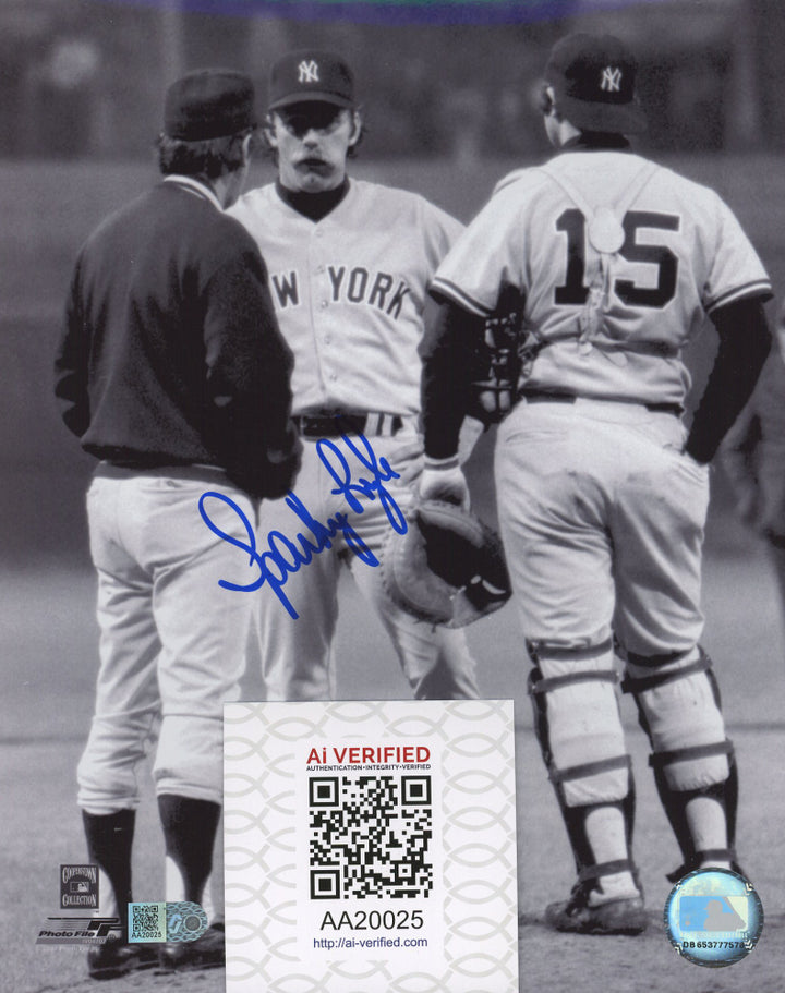 Sparky Lyle New York Yankees Signed 8x10 Photo Pictured With Thurman Munson & Billy Martin (AIV)